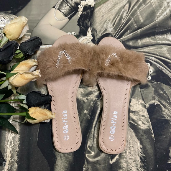 Fur flat Sandal. Size -39 - Picture 3 of 8